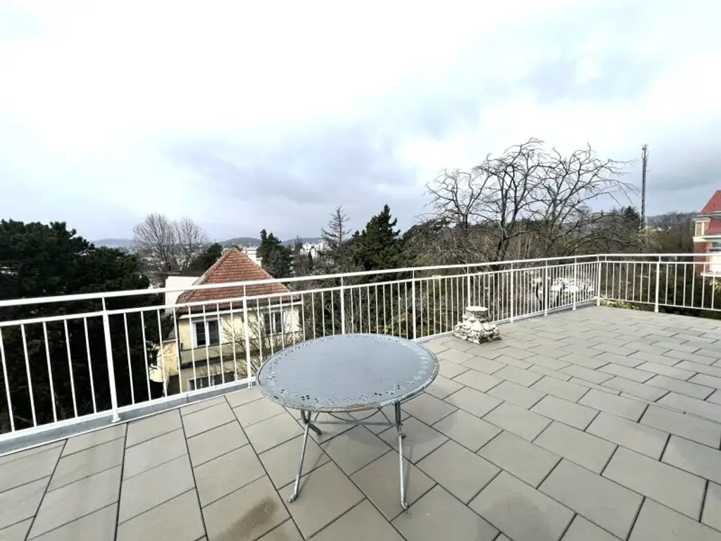 Charmante sanierungsbedürftige Dachgeschosswohnung in bester Lage direkt beim Türkenschanzpark (!)