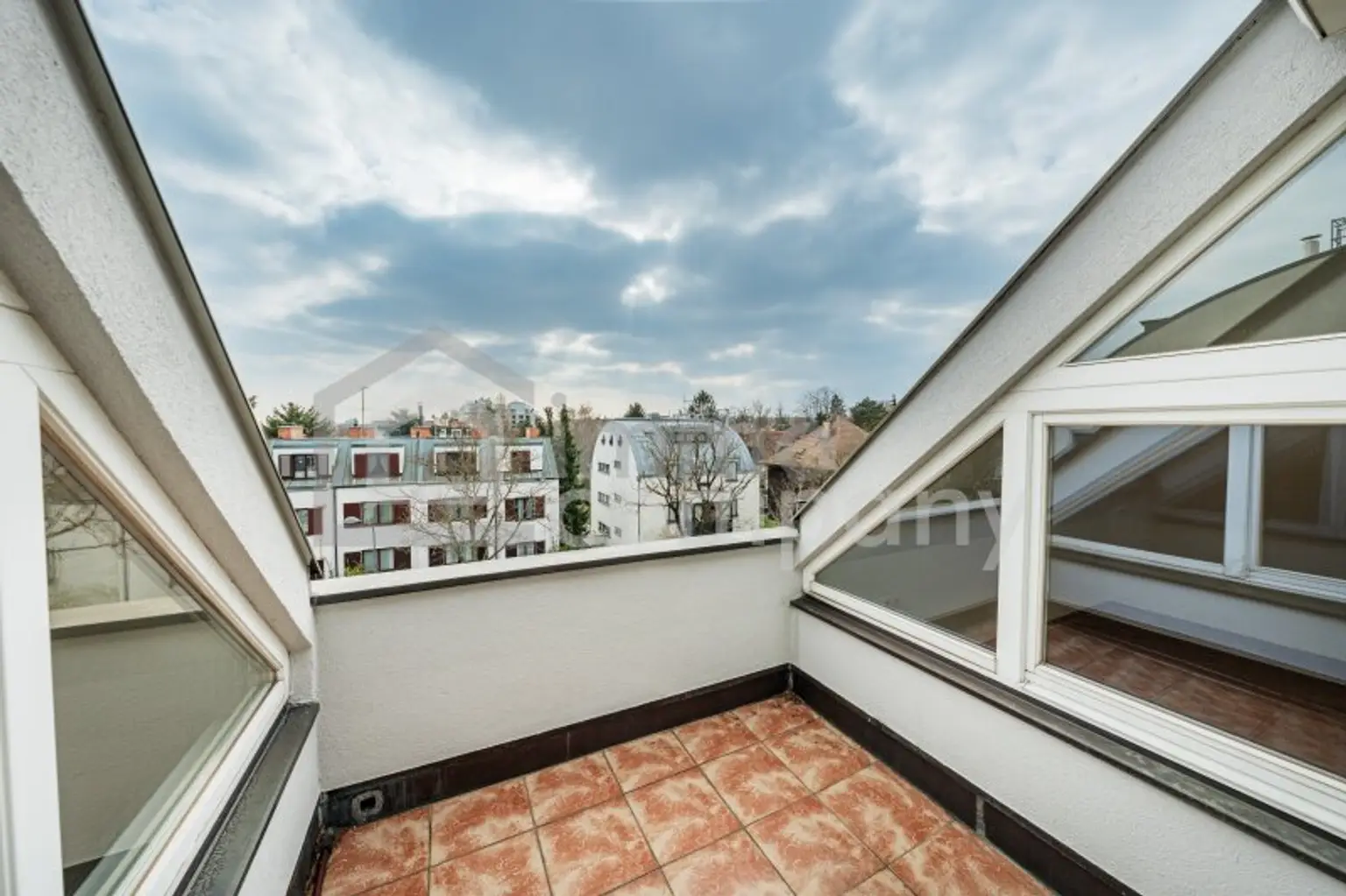 Potential - Altbaucharmante Familienvilla mit 9 Zimmern auf 3 Ebenen in Grinzinger Best Lage