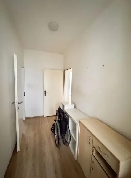 Renovierungsbedürftige Zwei-Zimmer-Wohnung im Erdgeschoss mit Garten, Nähe U3 Hütteldorfer Straße!