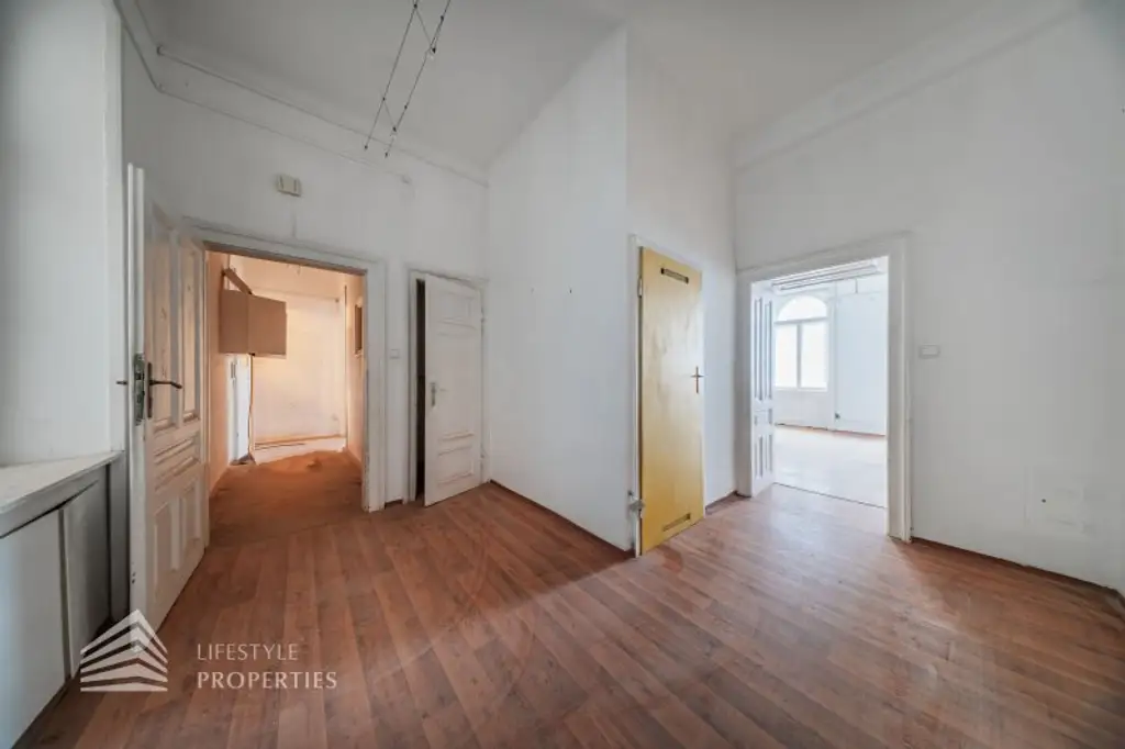Renovierungsbedürftige 4,5-Zimmer Wohnung in zentraler Lage