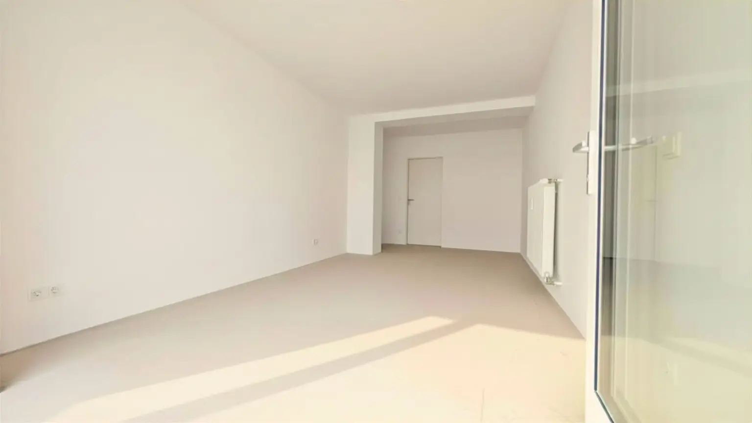 Ruhiges, zentrales Portallokal mit Gassenzugang – ideal für Coaching, Studio, Abholpunkt