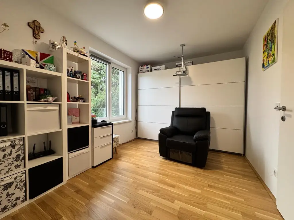 Moderne Reihenhausvilla mit Studio im DG und XXL-Dachterrasse, Carport und KFZ-Abstellplatz in Zentrumsnähe von Vöcklabruck