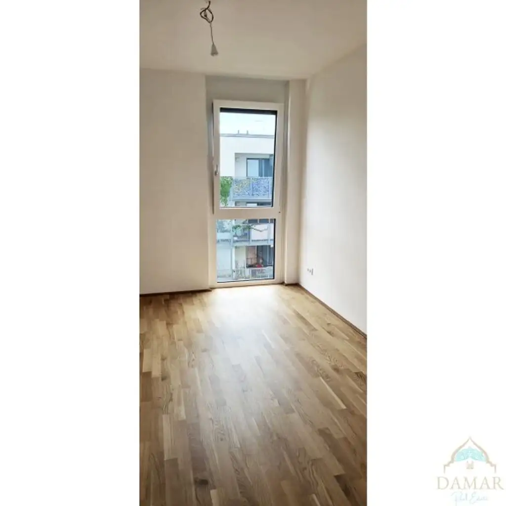 Traumhafte 4-Zimmer-Dachgeschoßwohnung mit großer 65m² Terrasse und Garagenplatz in 1220 Wien – Jetzt zugreifen!
