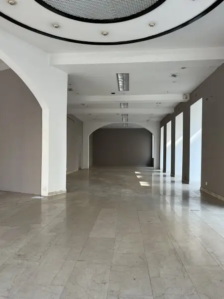 220 m² Geschäftsfläche für Büro/ Praxis/ Lokal mit großen Auslagenfronten nähe Hütteldorfer Straße!