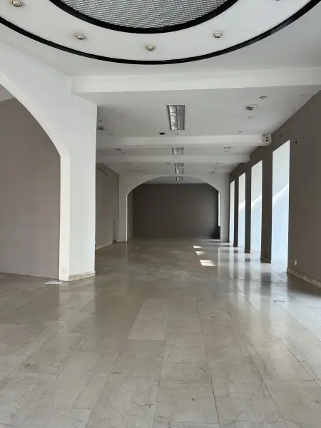220 m² Geschäftsfläche für Büro/ Praxis/ Lokal mit großen Auslagenfronten nähe Hütteldorfer Straße!