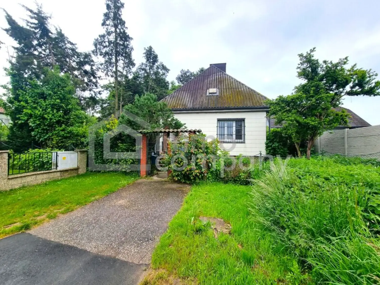 ROHDIAMANT in IDYLLISCHER Sackgassenlage, Grünblick und südseitig ausgerichteten Garten