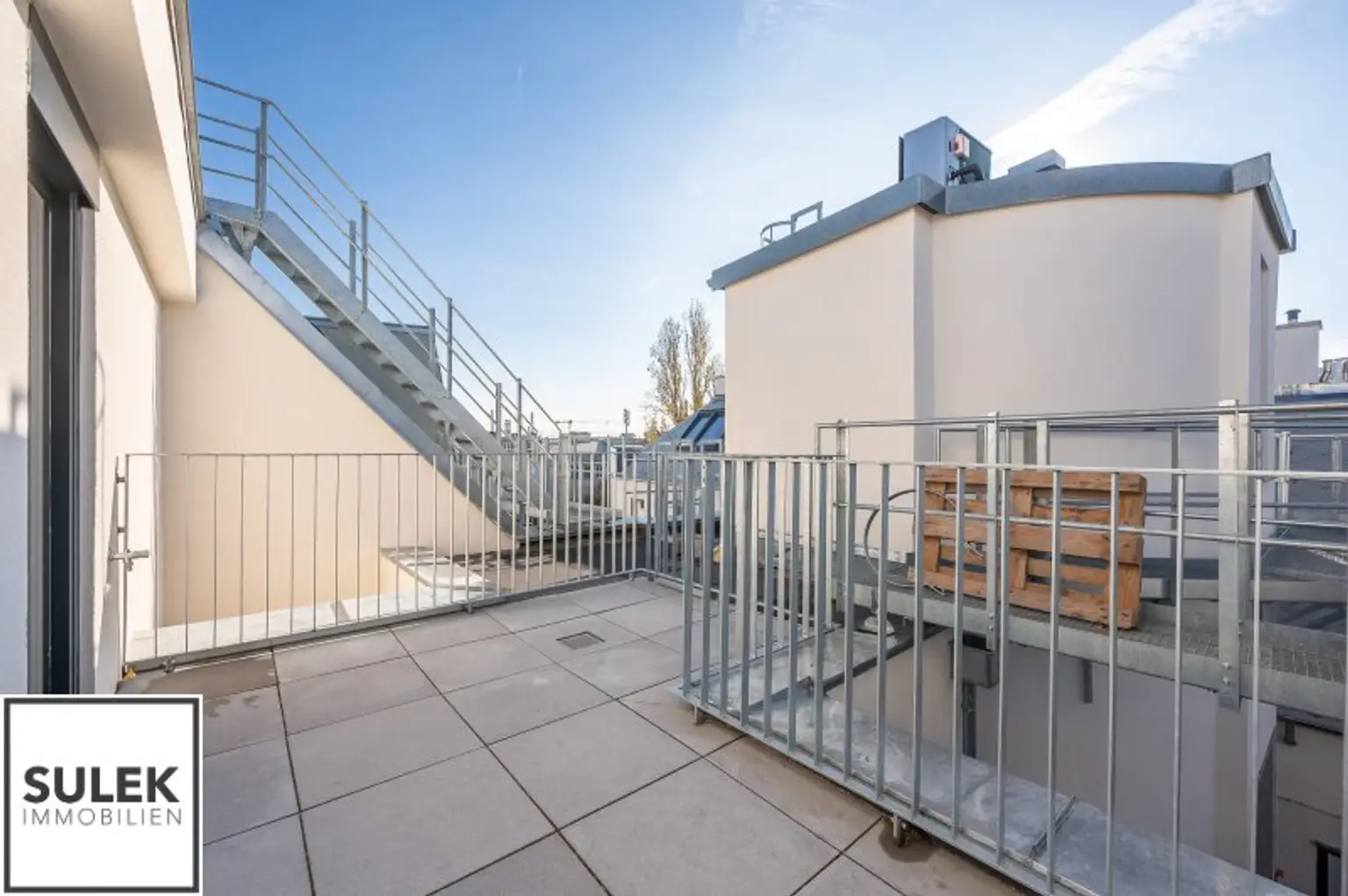 traumhafter 2-Zimmer-DG-Erstbezug mit hofseitiger Terrasse