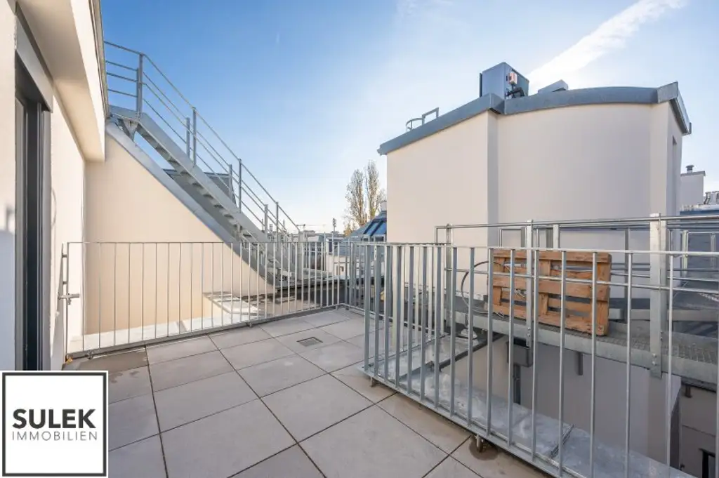 traumhafter 2-Zimmer-DG-Erstbezug mit hofseitiger Terrasse