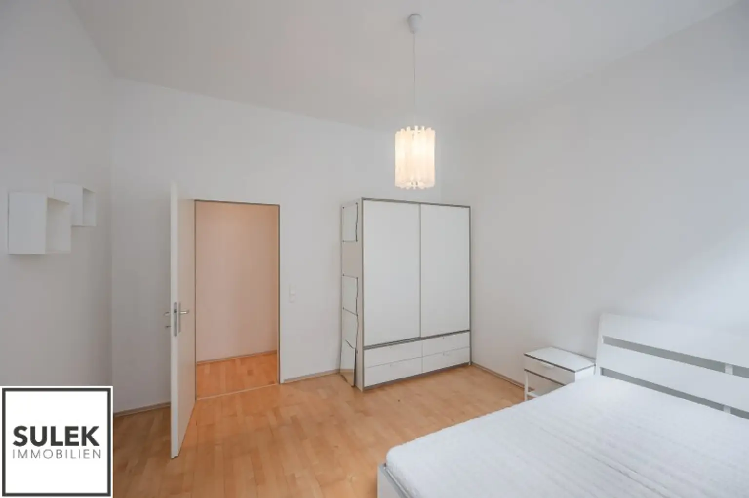 Ab sofort beziehbar: teilmöblierte Altbau-Erdgeschosswohnung nahe U3 Johnstraße