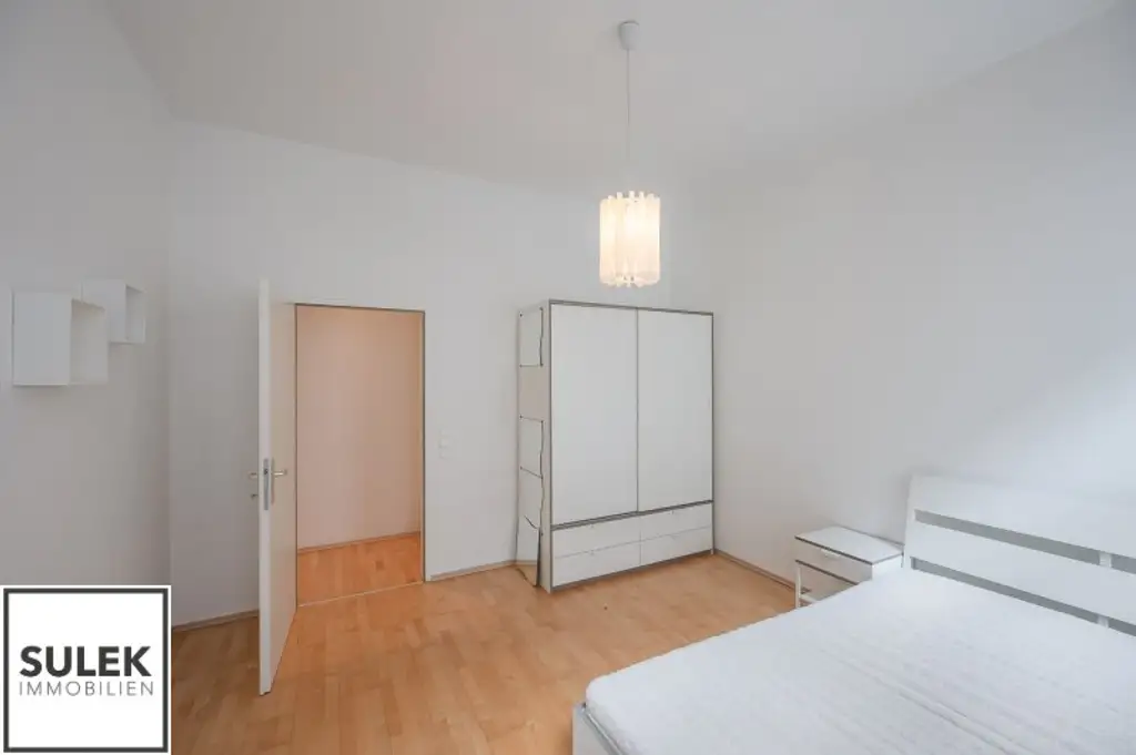 Ab sofort beziehbar: teilmöblierte Altbau-Erdgeschosswohnung nahe U3 Johnstraße