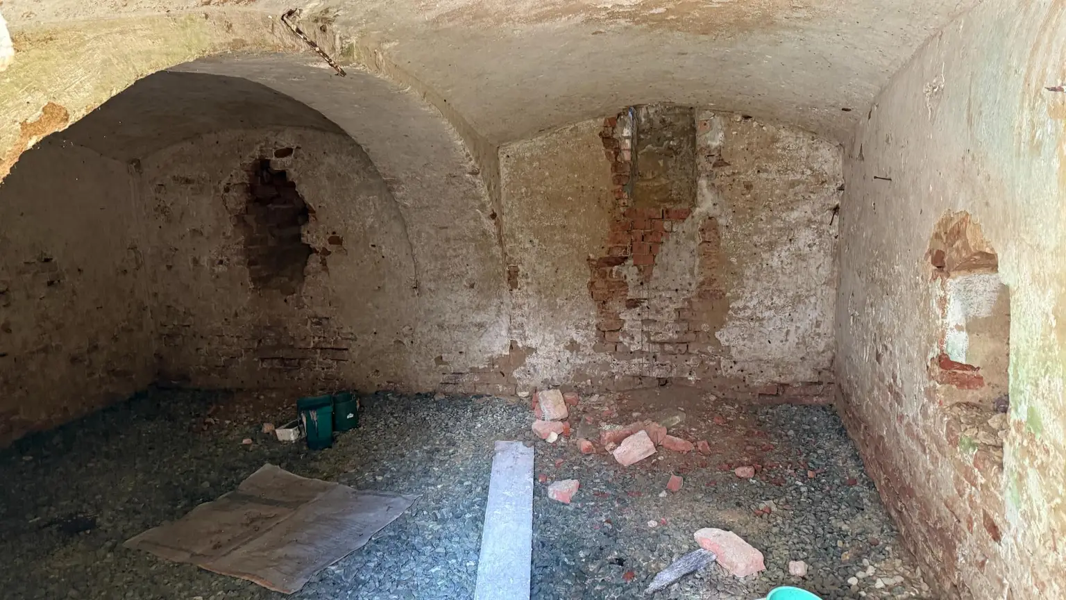 gepflegter Streckhof mit uneinsichtigem Innenhof und Weitblick