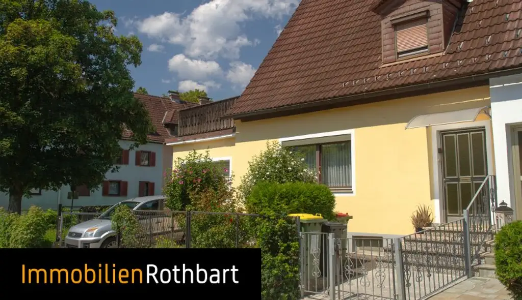 Eckreihenhaus mit Grund und kleinem Vorgarten in ruhiger Wohngegend!