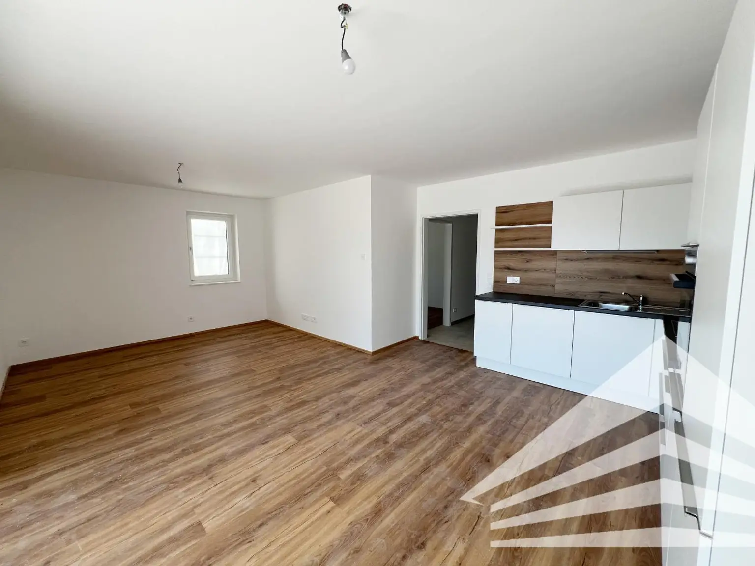Hochwertig ausgestattete 3-Zimmer Wohnung mit großem Balkon in Puchenau!