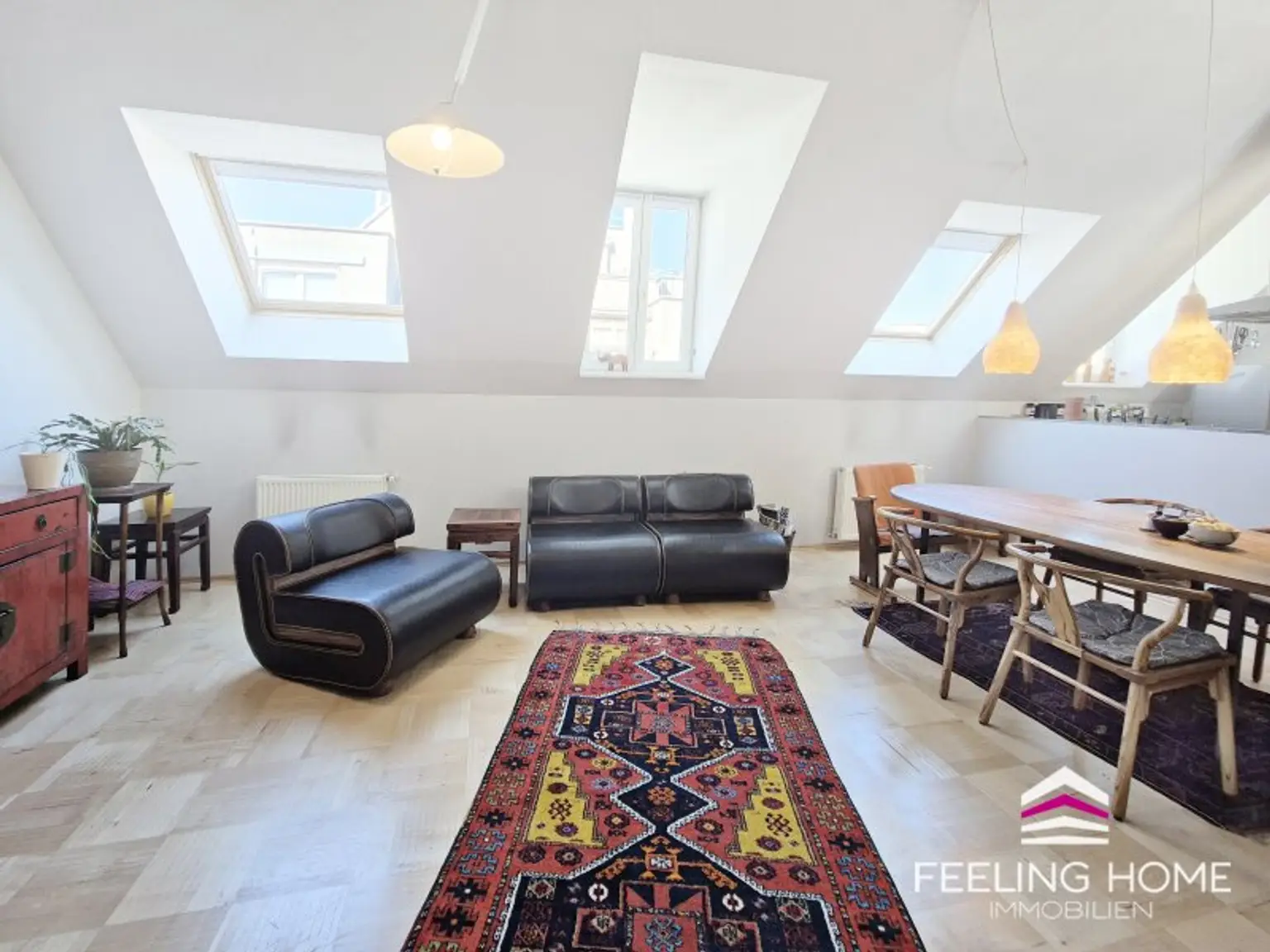 SPEKTAKULÄR! DG-Maisonette mit 5,20m Deckenhöhe & traumhafter Galerie – Wohnen wie im Loft mit großer Terrasse!