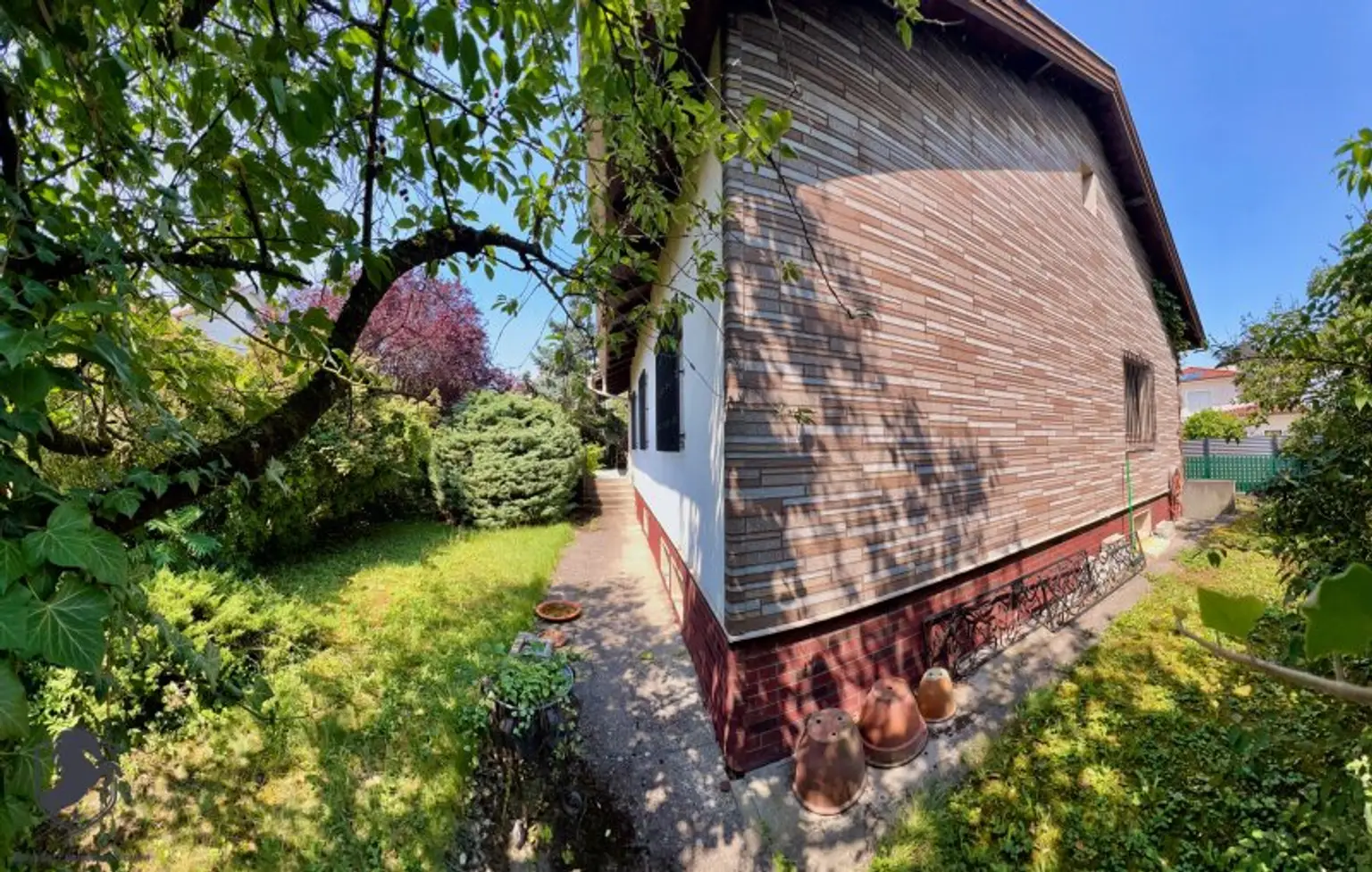 Einfamilienhaus mit großzügigem Grundriss und gepflegtem Zustand