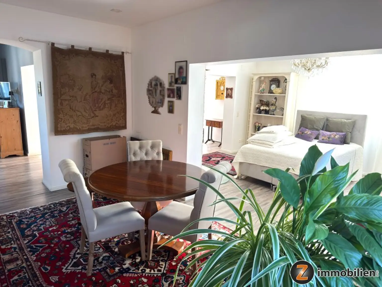 Modernes Wohnhaus mit zwei barrierefreien, getrennten Einheiten