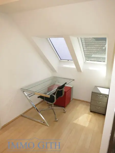 PROVISIONSFREI: PENTHOUSE MIT TERRASSE, LIFT UND KLIMA-ANLAGE IN HIETZINGER VILLA!