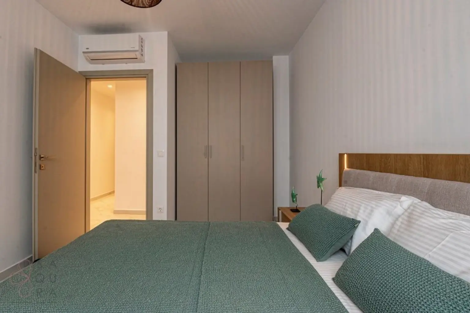 Exklusive Neubau-Maisonette in Polihrono – Drei Etagen moderner Luxus am Meer