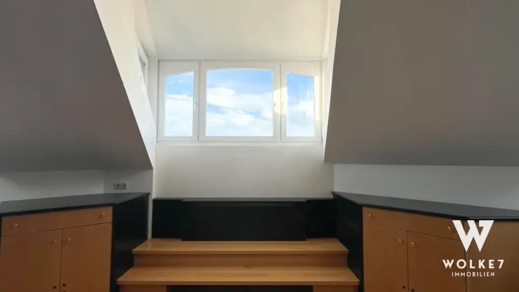Exklusive Dachgeschoßwohnung mit ca. 86 m² und Blick über Wien I Nahe AKH