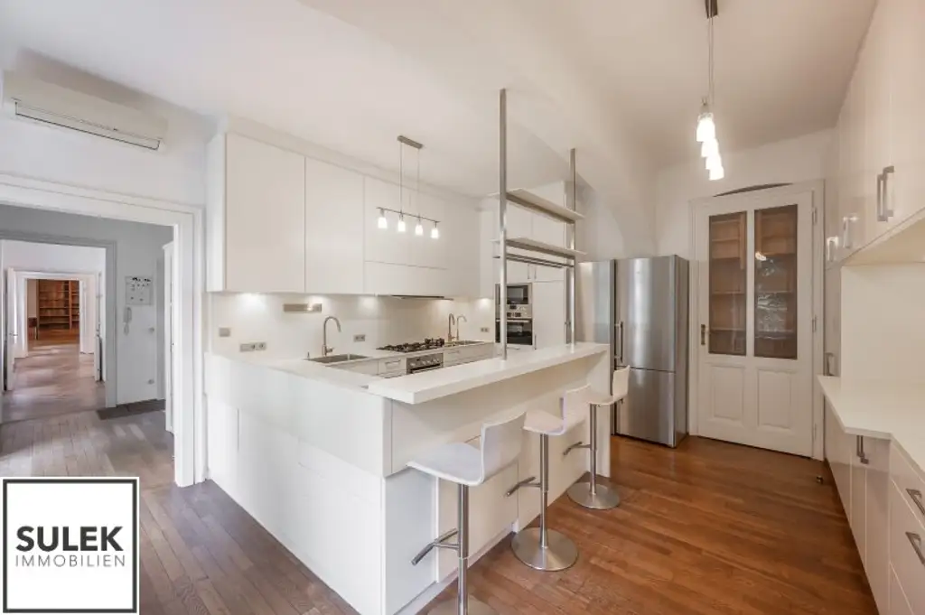Rarität in der Wehrgasse: großzügige, sanierte Altbauwohnung mit Terrasse ab 01/26 unbefristet mieten!