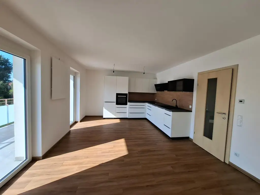 4-Zimmer-Wohnung im 1. OG eines kleinen Mehrparteienhauses zu vermieten