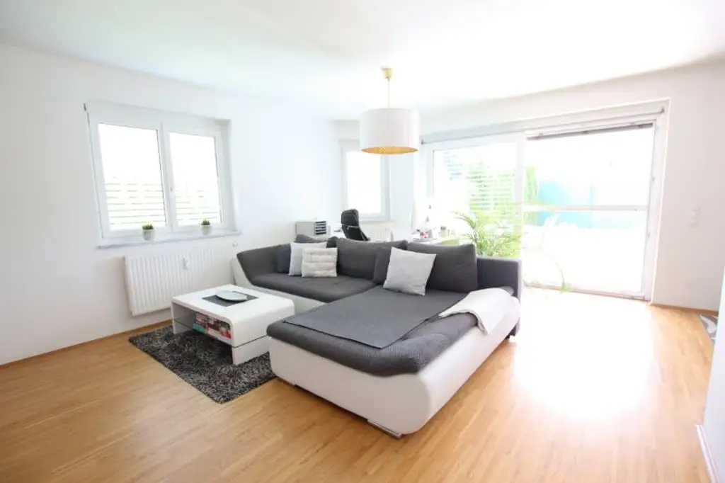 Traumhafte, neuwertige 3 Zi Gartenwohnung mit 400m² Eigengarten in Waidmannsdorf mit Tiefgarage