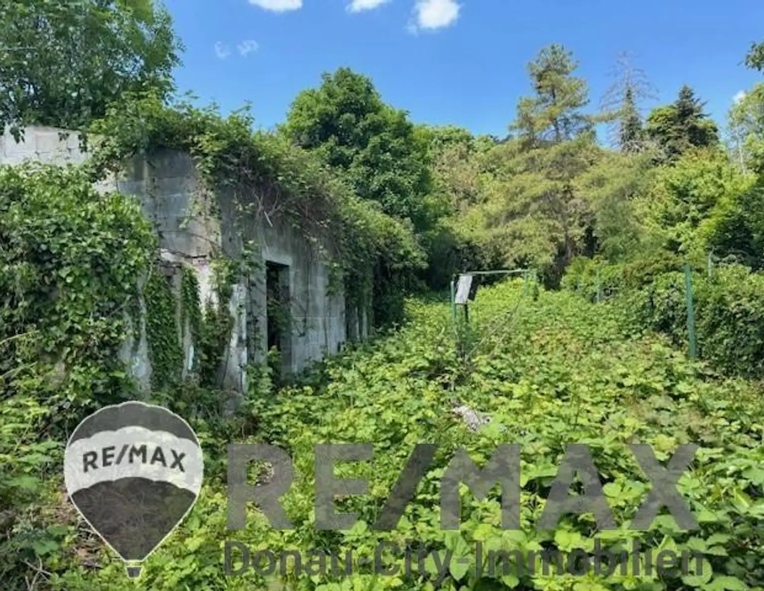 "Grundstück mit erhaltungswürdigem Gebäude!"