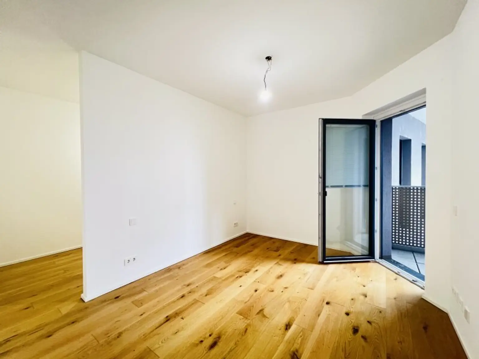 Schlafzimmer mit begehbaren Kleiderschrank