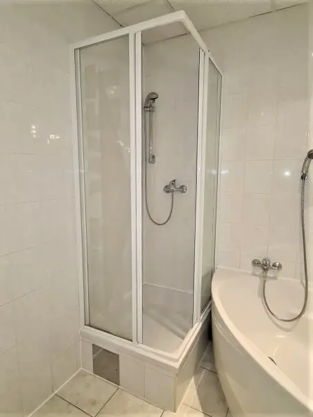 TERRASSENHIT, DACHGESCHOSS, 81 m2 Maisonette mit 12 m2 Terrasse, 3 Zimmer, Küche, Galerie, Wannenbad, Augarten-Nähe