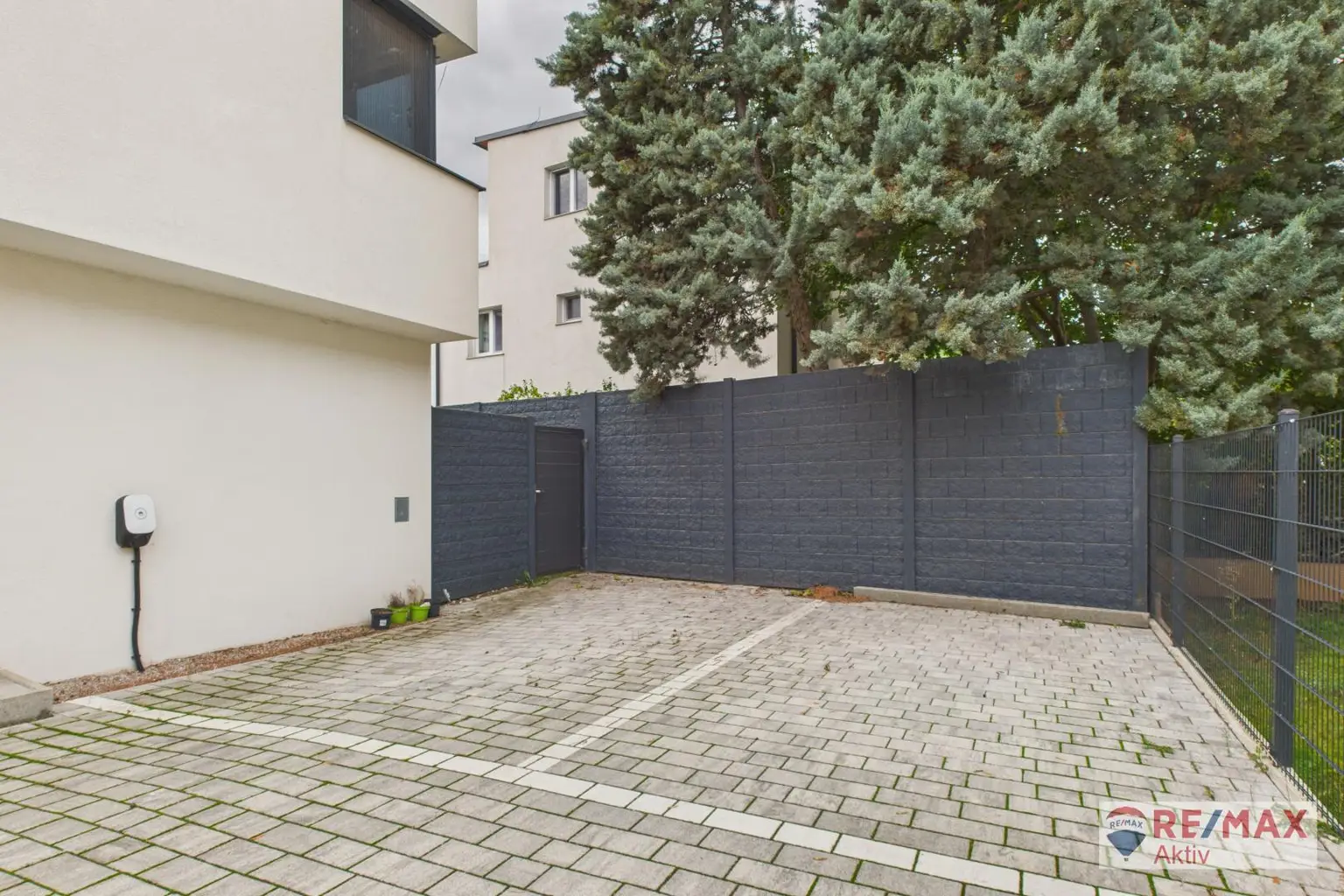 Modernes Reihenhaus mit Dachterrasse, Garten & PV-Anlage