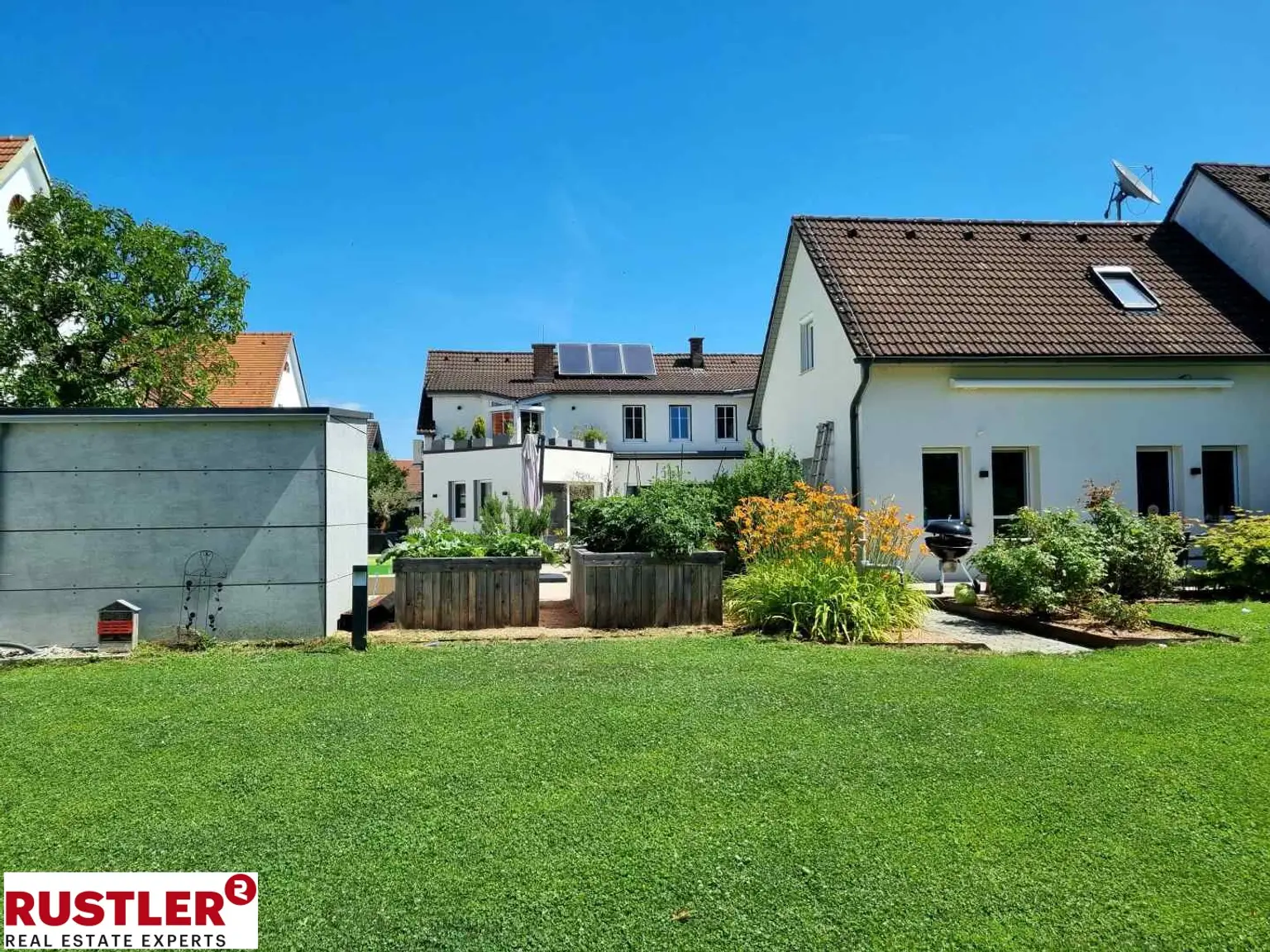 Großzügiges Einfamilienhaus mit separater Wohneinheit  & Pool