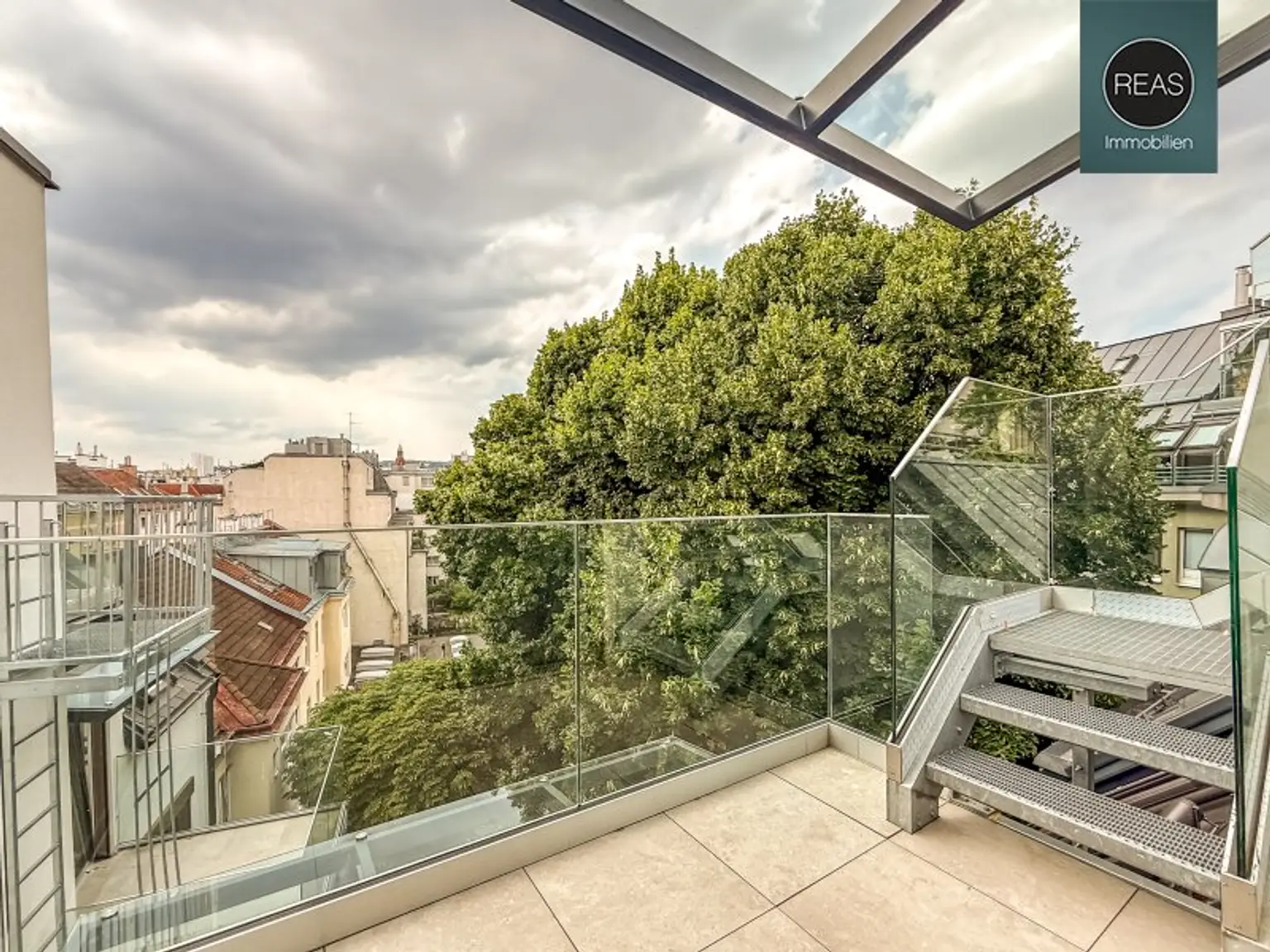 Erstbezug: Atemberaubendes Dachgeschoss - Maisonette - Apartment (klimatisiert) mit 3 Terrassen und hochwertiger Ausstattung im trendigen Ottakring!