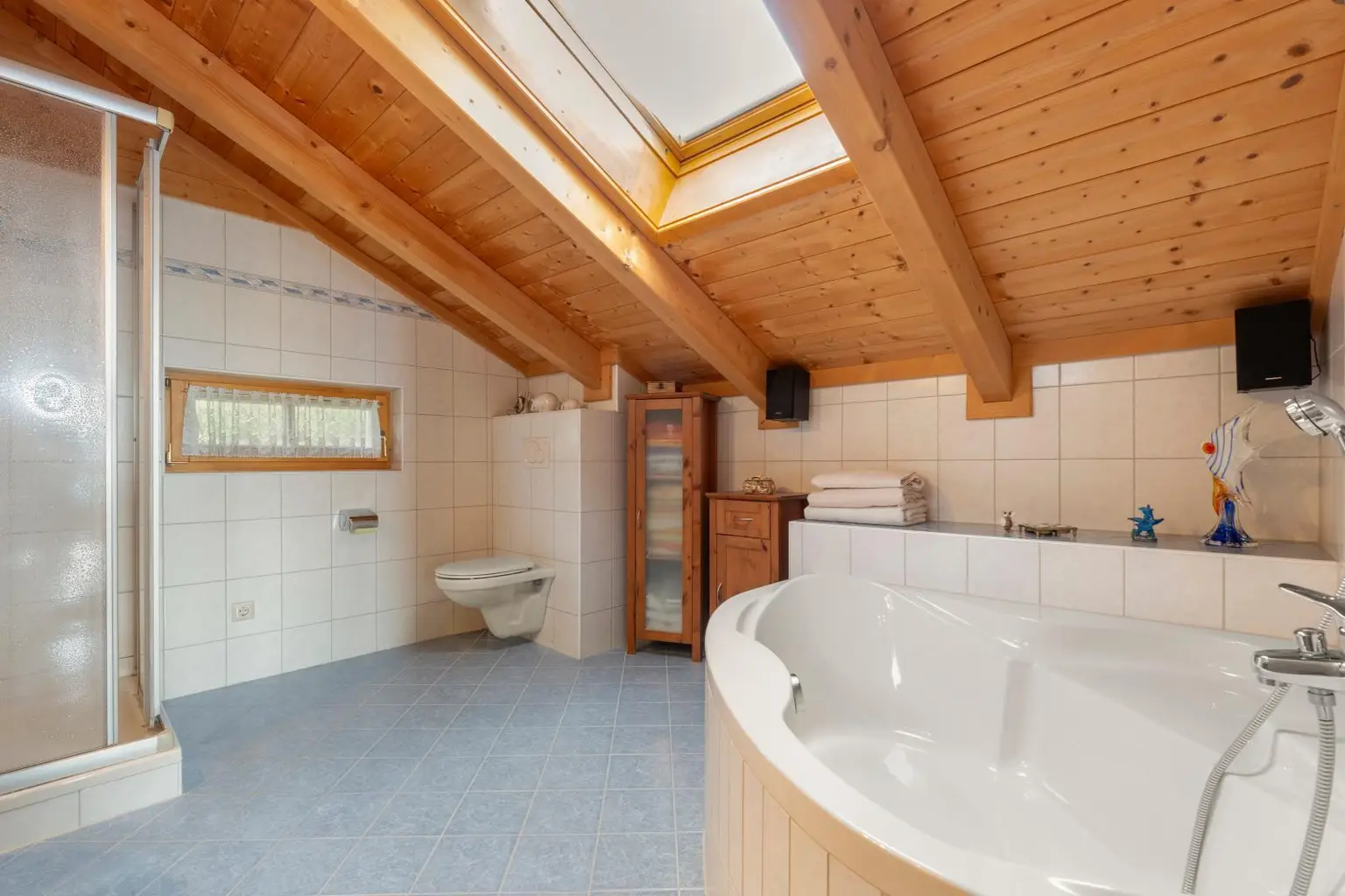 Badezimmer im Obergeschoss