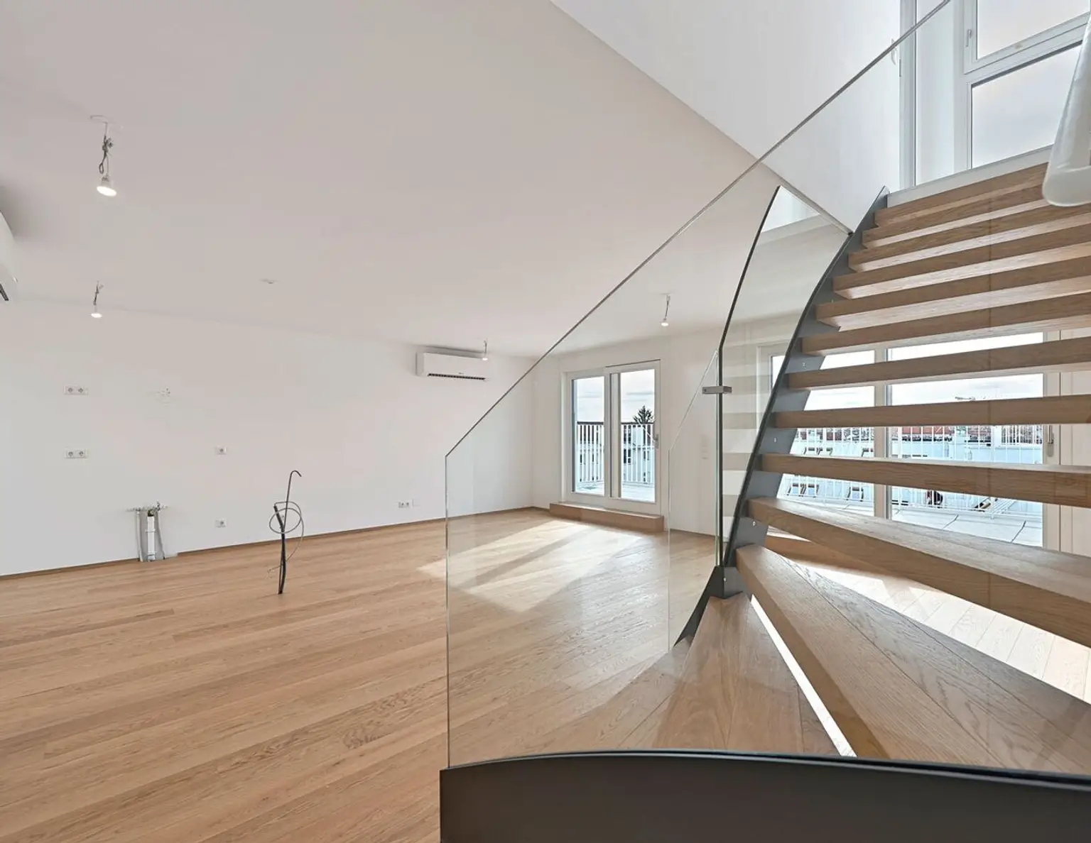 THE TEMPTATION - Penthouse - Stadtblick - 1 Ebene mit Terrasse + Dachterrasse