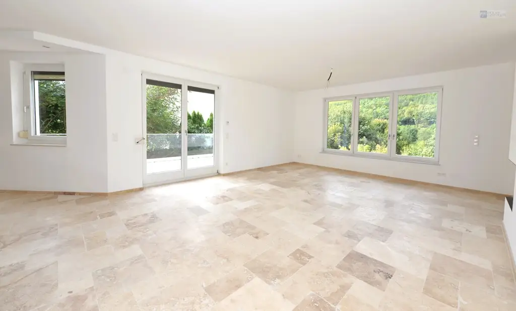 GROßZÜGIGE VILLA IN PURKERSDORF MIT 426 M², SAUNA, POOL, WINTERGARTEN & BESTER ANBINDUNG NACH WIEN