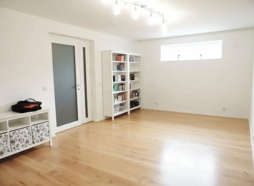 Modernes Einfamilienhaus mit exklusivem Schwimmteich/Naturpool