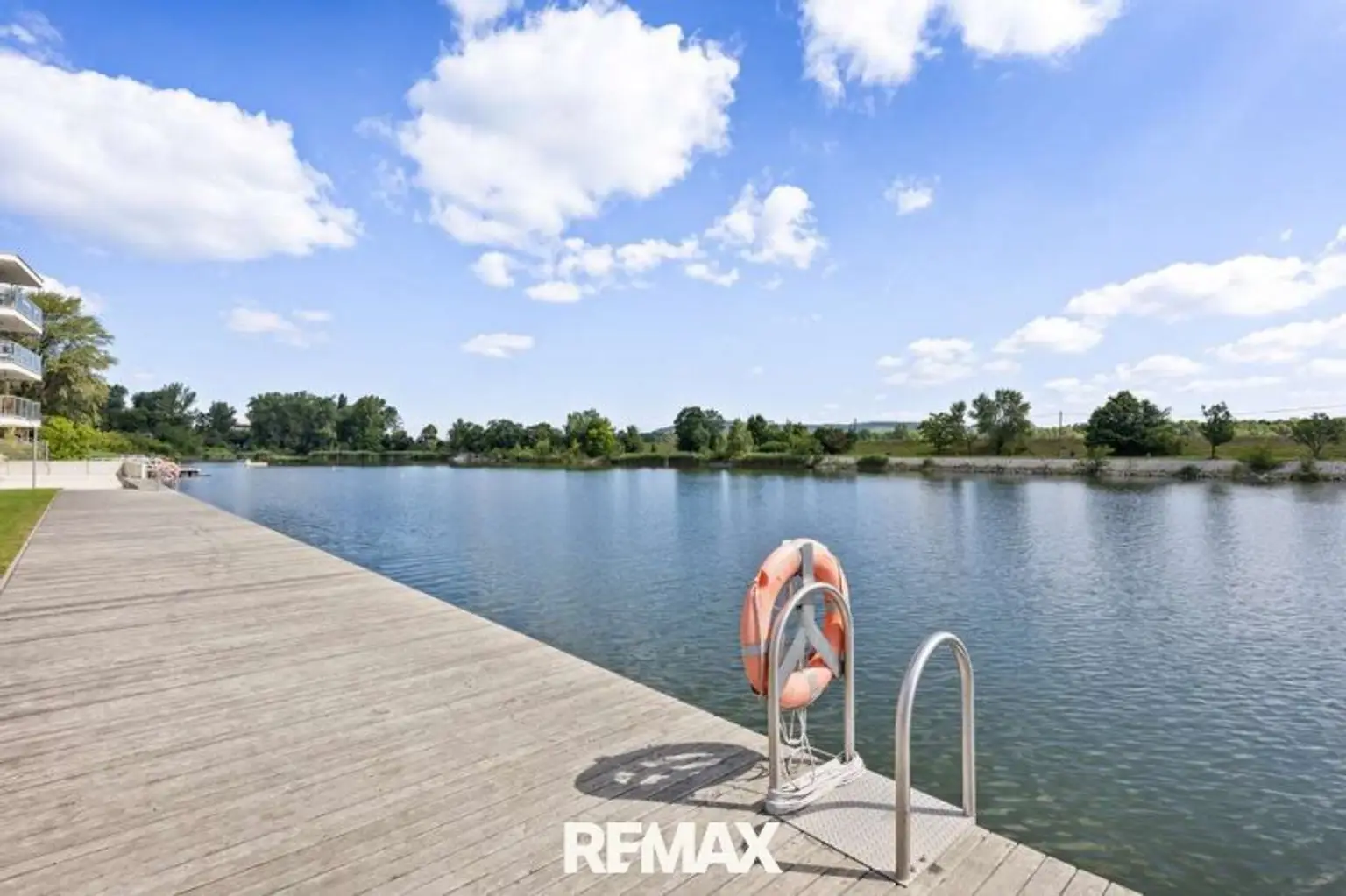 Direkter Wasserzugang mit Steg