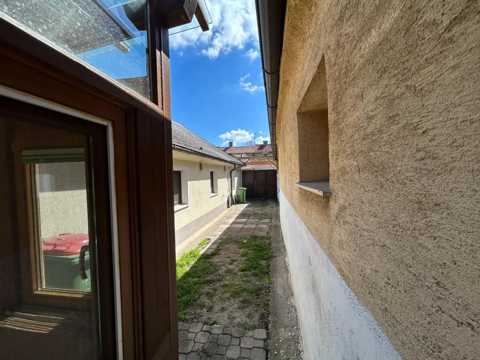 Garten + Parkplatz