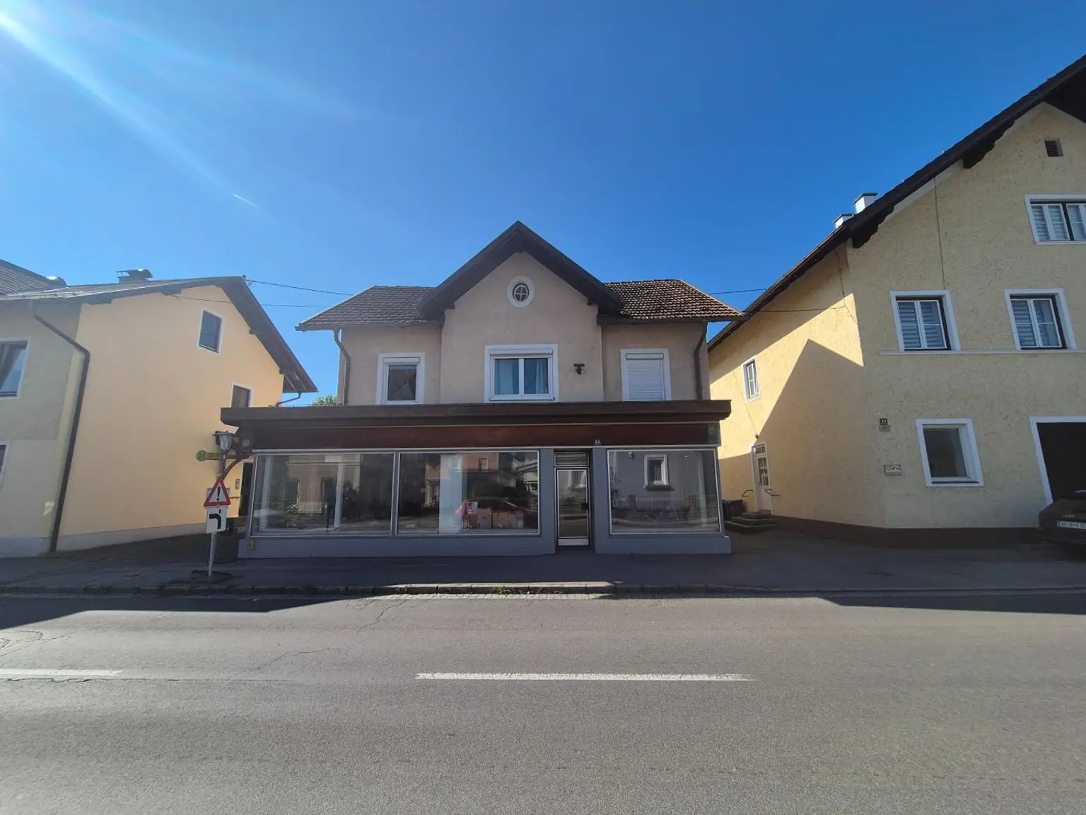 Wohn- und Geschäftshaus