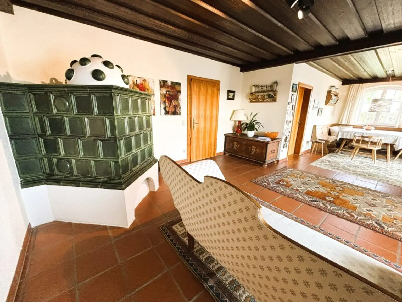 Geschmackvolles Wohnhaus mit Büroeinheit, Garten & Pool im Zentrum von Neumarkt