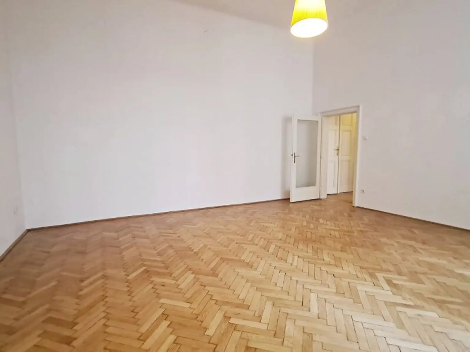 MÖLLWALDPLATZ, gepflegte 59 m2 Altbau, Wohnküche, 1 Zimmer, Duschbad, Parketten, Flügeltüren, U1-Nähe