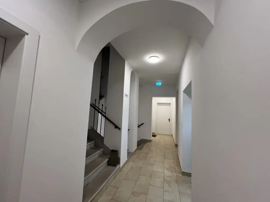 MODERNES DESIGN VOLLMÖBLIERT TRIFFT ALTBAU