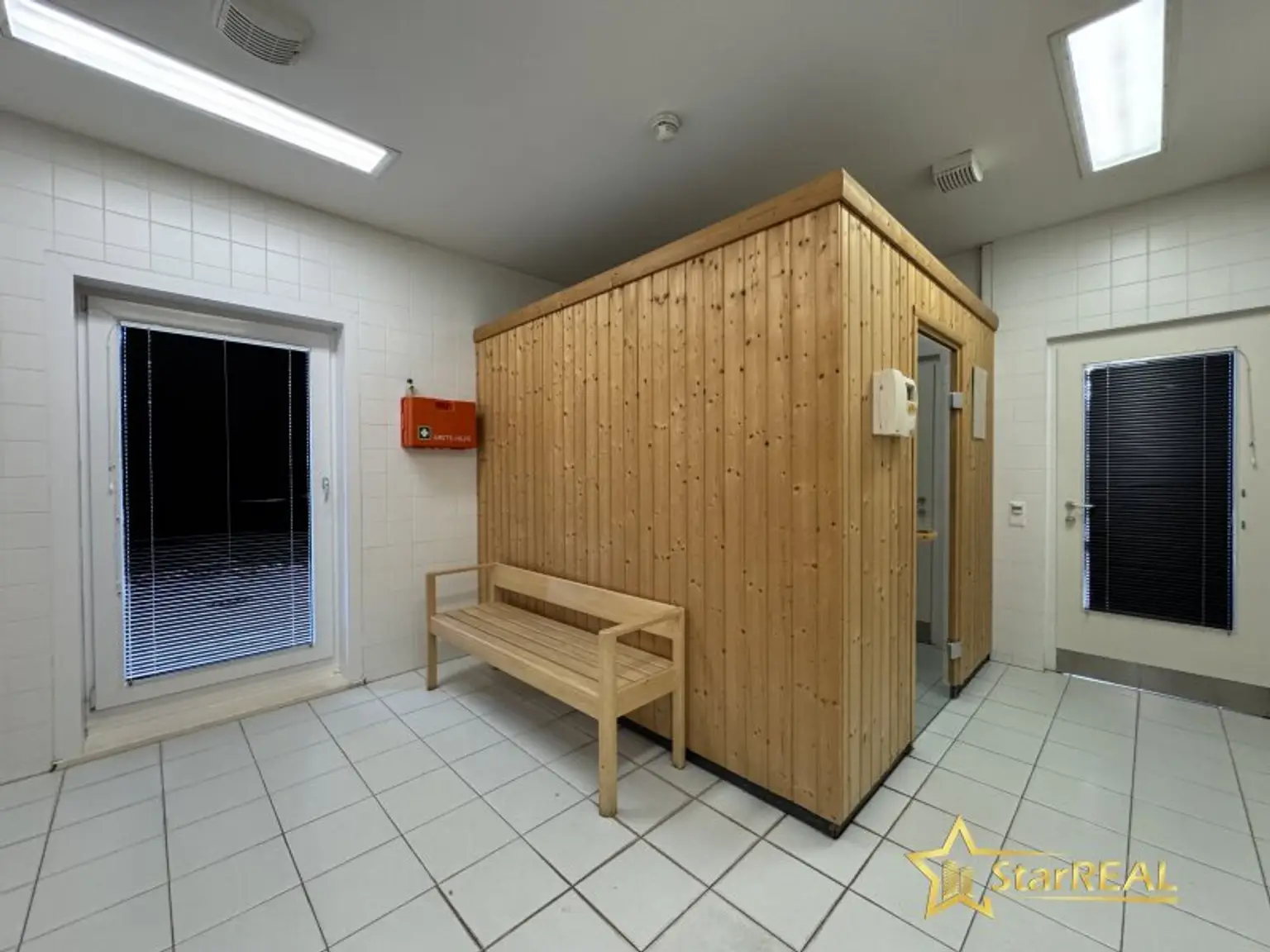 20. STOCK! TOP-WOHNUNG IM DELUGAN MEISSL TOWER. GARAGENPLATZ VORHANDEN. Sauna und Fitnessraum im Haus.