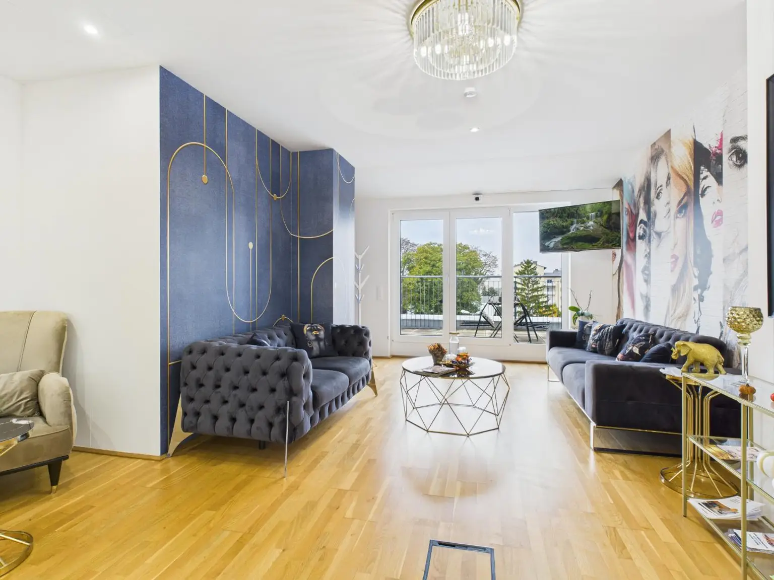 Lichtdurchflutete, luxuriöse Wohnung im Zentrum von Bruck/Leitha