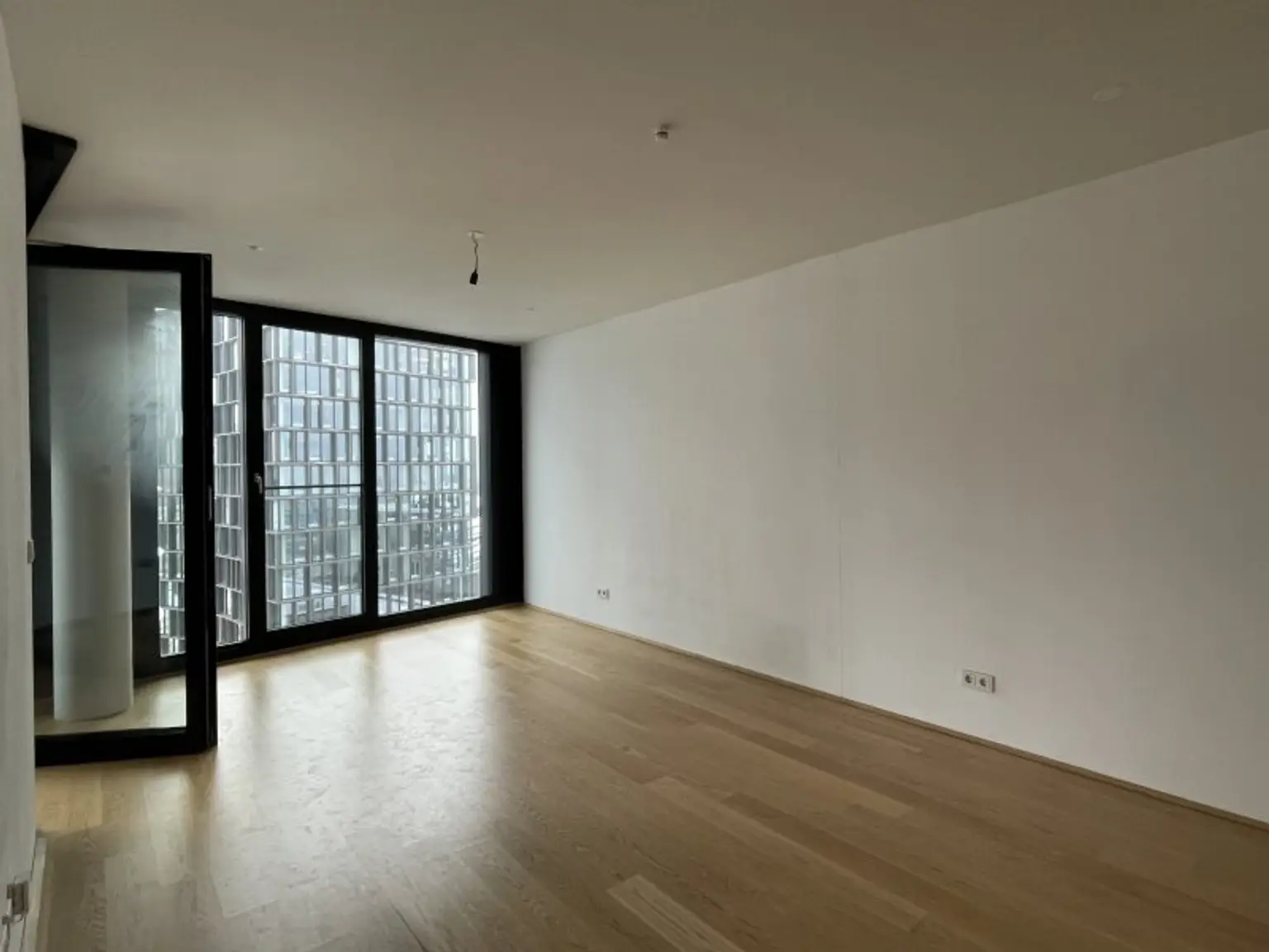 UNBEFRISTETE 2 Zimmer mit Loggia und vielen Extras im Haus nahe Belvedere!