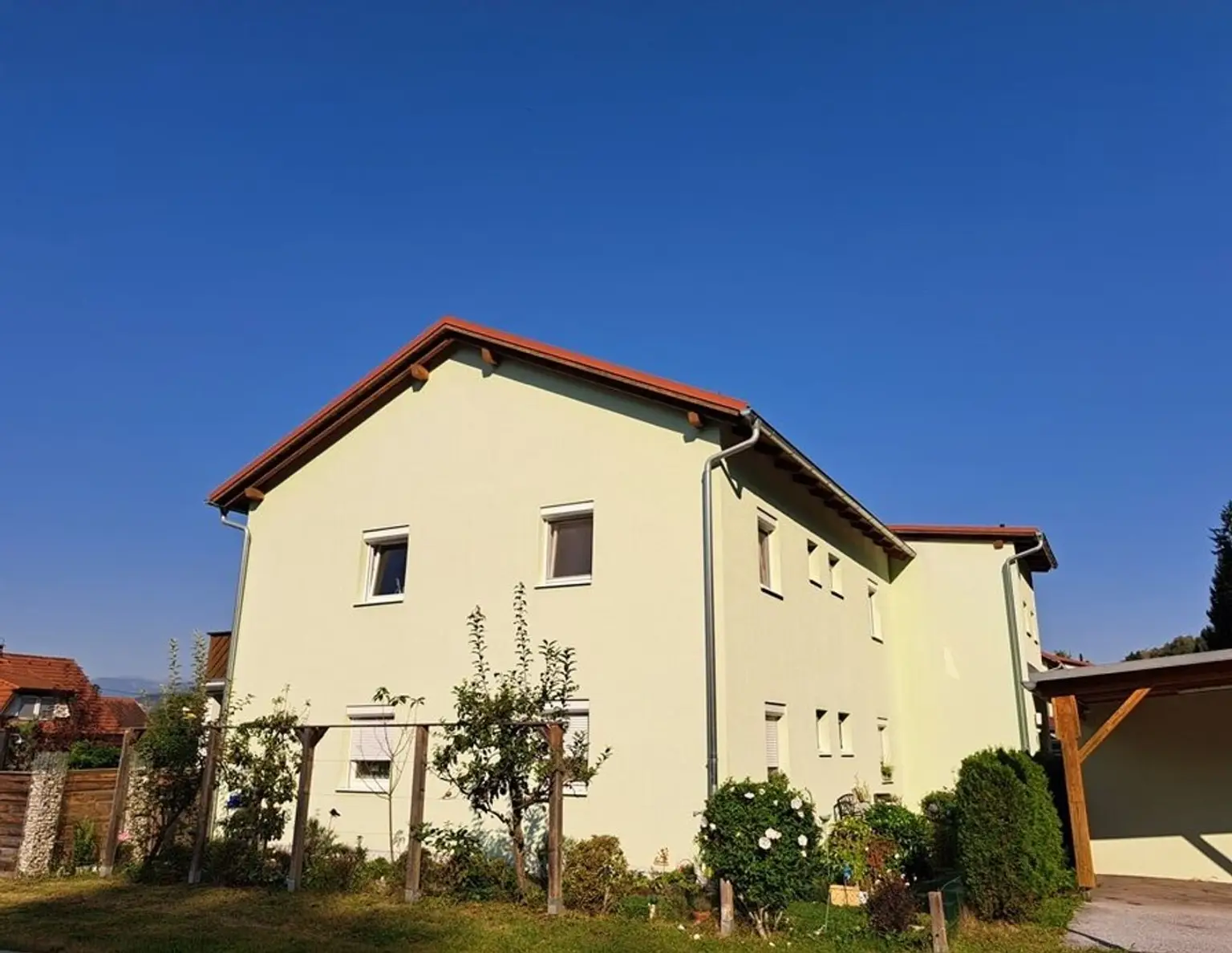 Moderne 4-Zimmer-Wohnung mit Sonnenbalkon und großem Dachboden