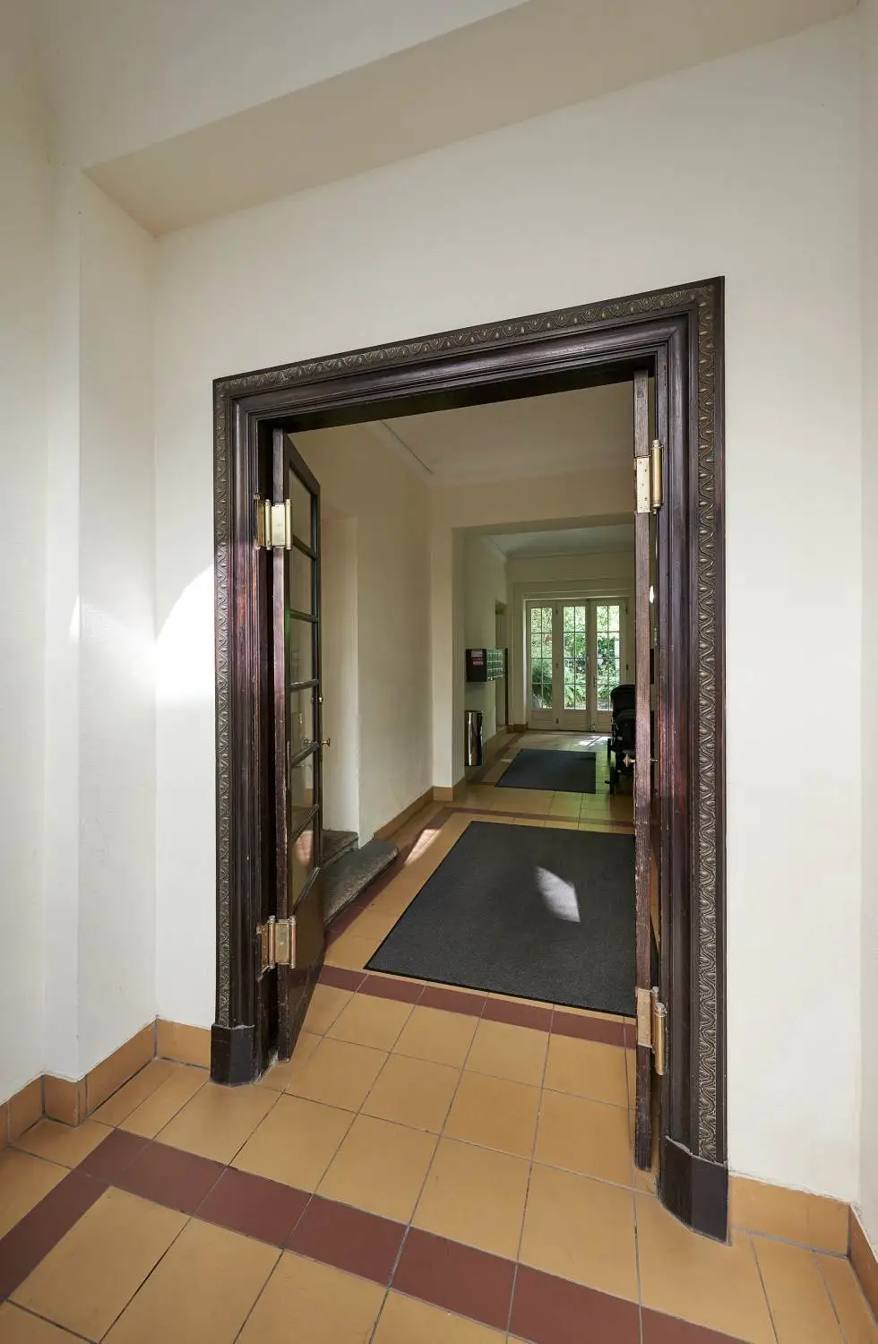 Klassisches Wiener Zinshaus mit ausgebautem Dachgeschoß in der Millergasse