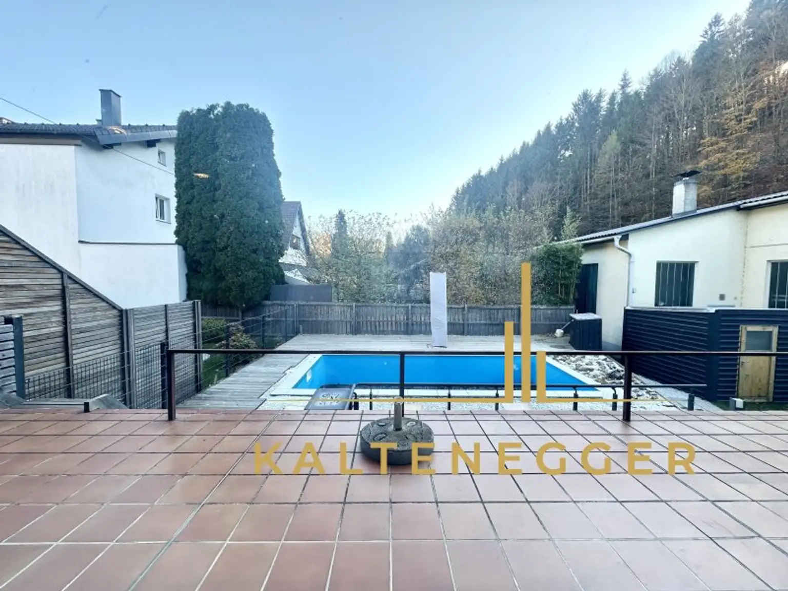 Traumhaftes Mehrfamilienhaus in Edlitz: 5 Zimmer und Pool