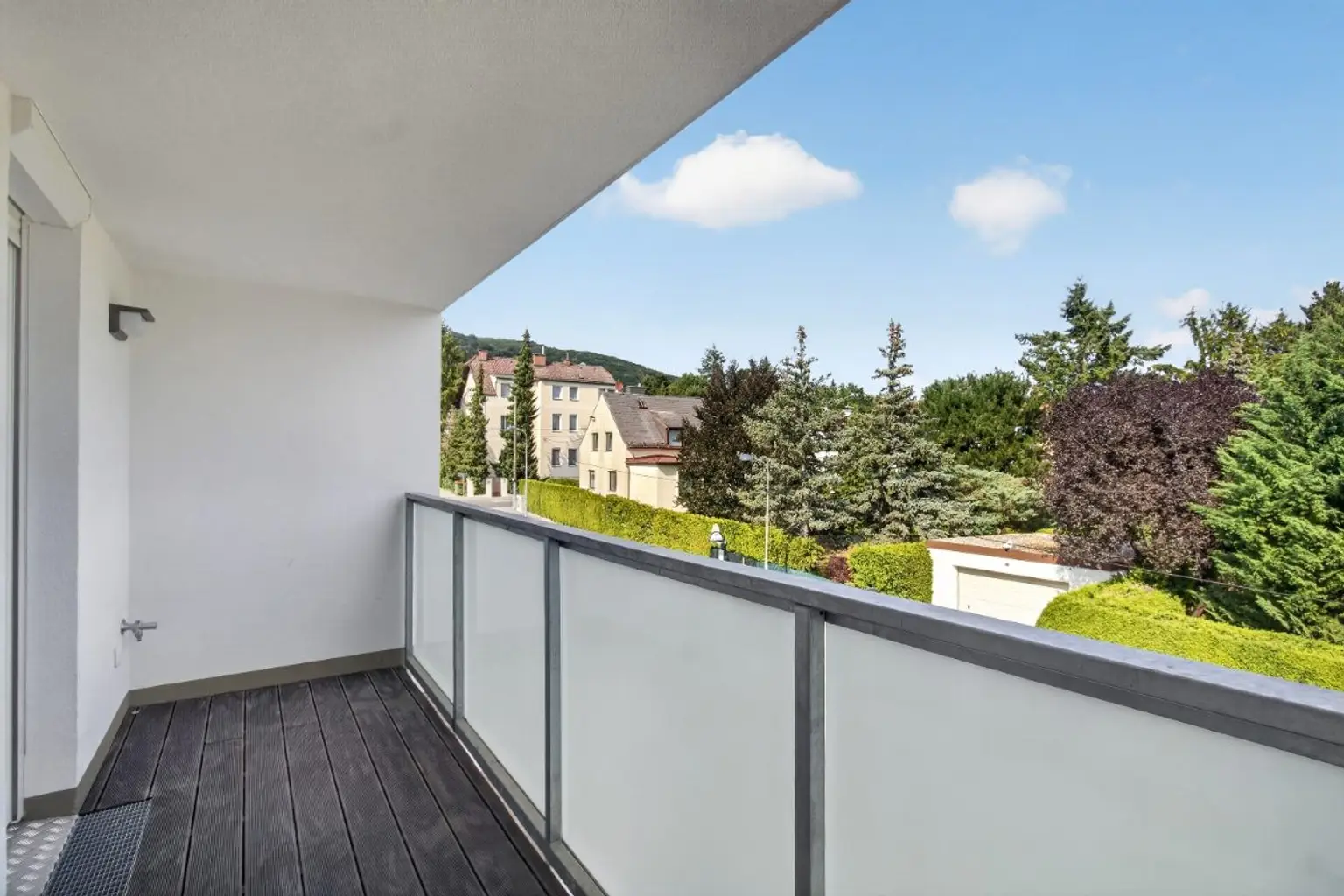 B | THE GREEN 15 ++  ZWEI ZIMMER mit BALKON im DG | Prima Service Immobilien