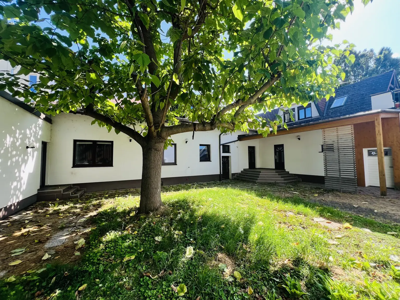 Mehrfamilienhaus mit Garten